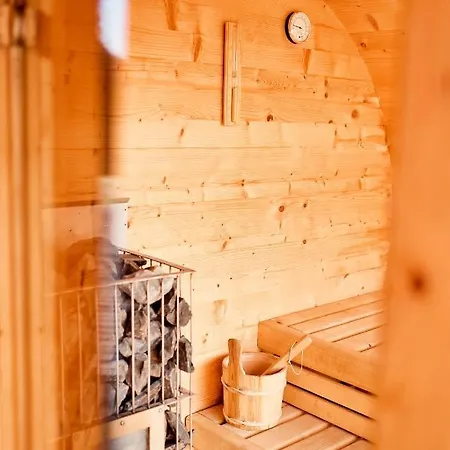 Farie, Na Mazurach Z Basenem, Jacuzzi, Sauną Dla 20 Osób Willa Faryny